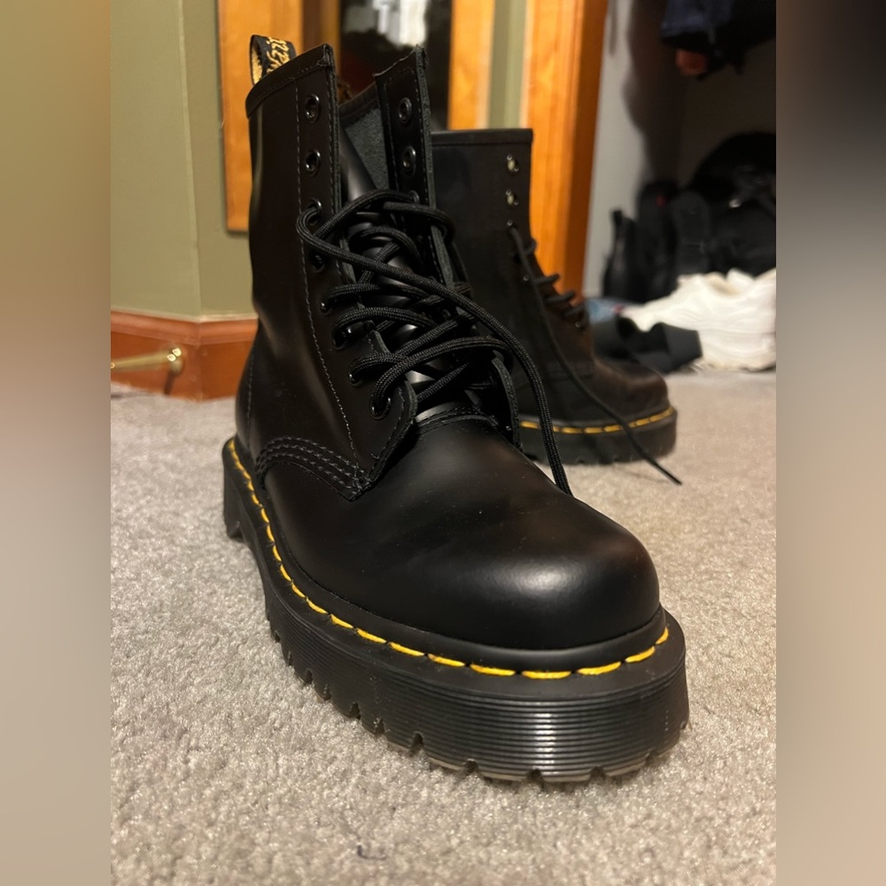 Women’s Dr martens - platform( worn twice only ) size 6 US ( fits like 6.5/7 US.